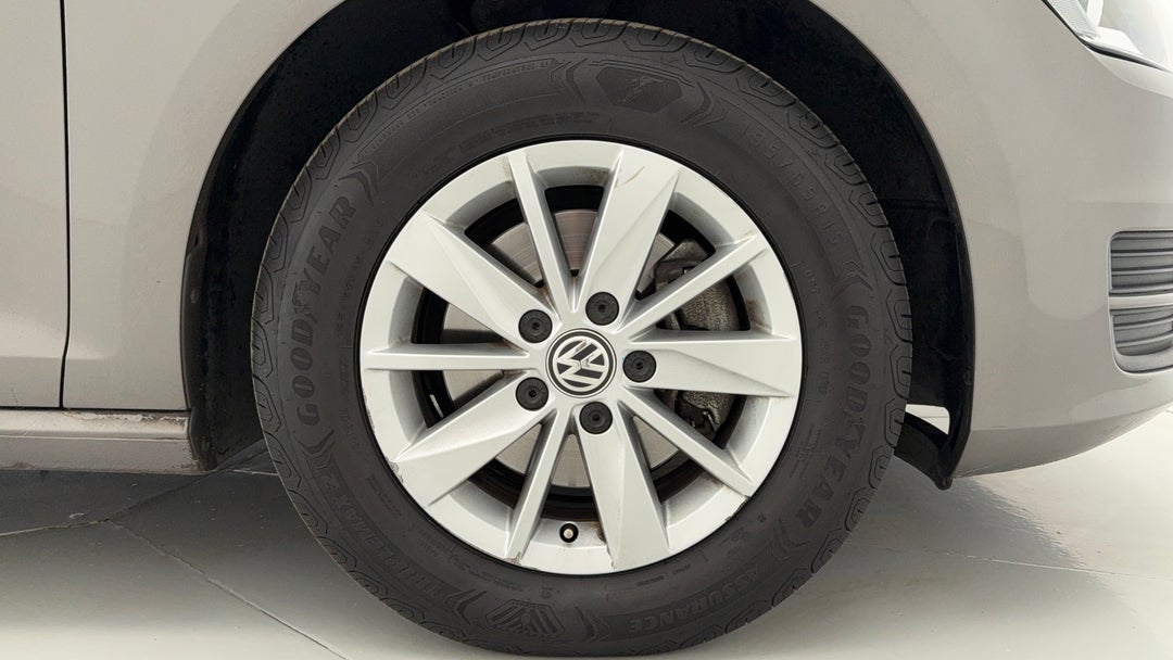 2017 Volkswagen Golf 92 Tsi Trendline, Automatic, 66016 km, Right Front Wheel