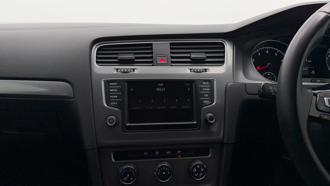 2017 Volkswagen Golf 92 Tsi Trendline, Automatic, 66016 km, Center Console