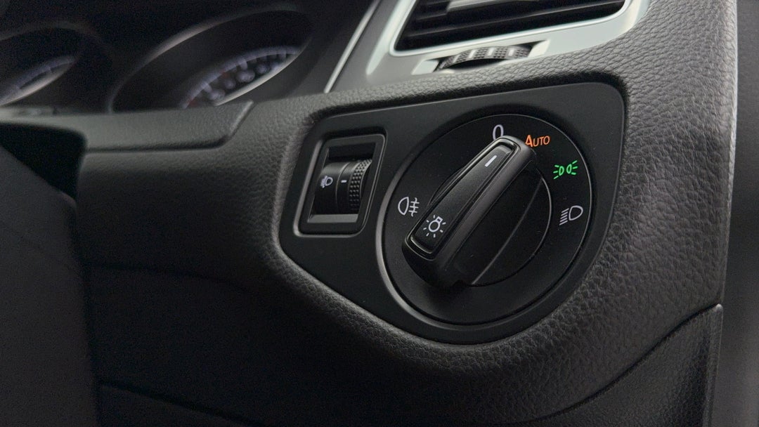 2017 Volkswagen Golf 92 Tsi Trendline, Automatic, 66016 km, Utility Switches/Buttons