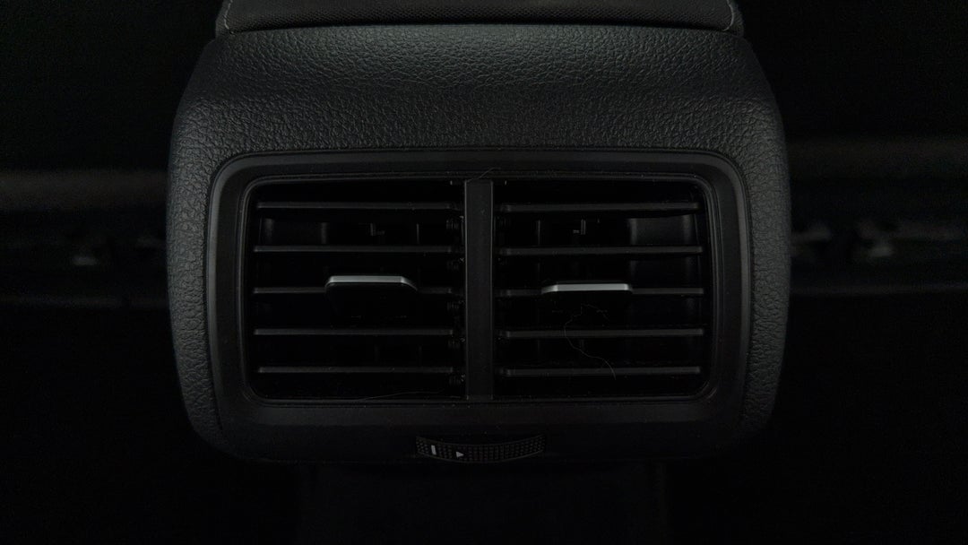 2017 Volkswagen Golf 92 Tsi Trendline, Automatic, 66016 km, Rear A/C Vent