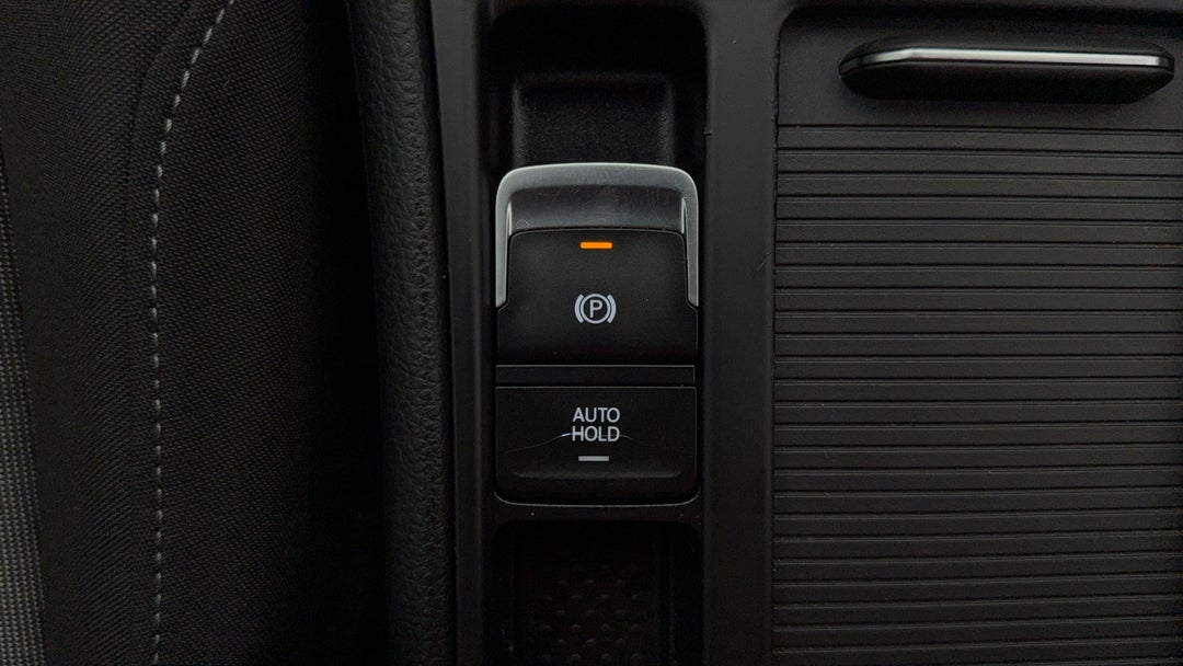 2017 Volkswagen Golf 92 Tsi Trendline, Automatic, 66016 km, Handbrake