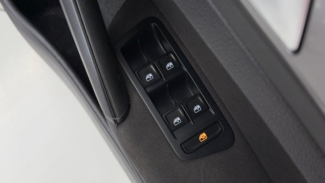 2017 Volkswagen Golf 92 Tsi Trendline, Automatic, 66016 km, Drivers Side Door Panel Controls