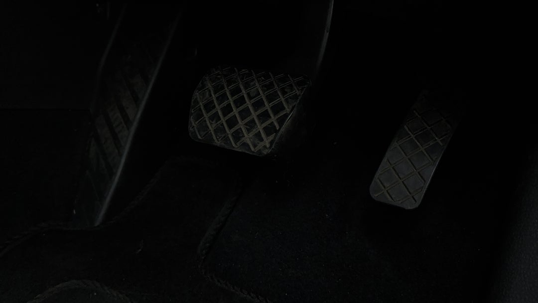 2017 Volkswagen Golf 92 Tsi Trendline, Automatic, 66016 km, Pedals and Footmat