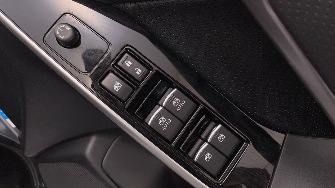 2017 Subaru Forester 2.5i-s, Automatic, 93564 km, Drivers Side Door Panel Controls