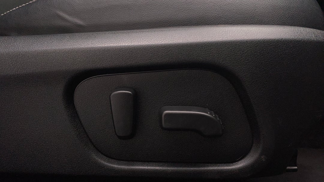 2017 Subaru Forester 2.5i-s, Automatic, 93564 km, Drivers Side Adjustment Panel