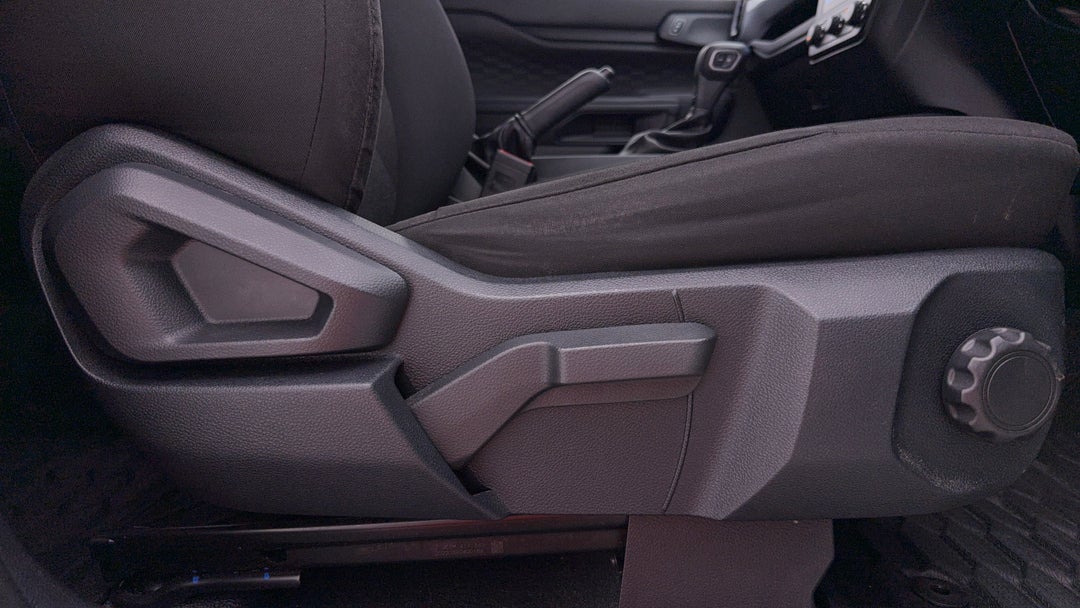 2022 Ford Ranger Xl 2.0 (4x4), Automatic, 74977 km, Drivers Side Adjustment Panel