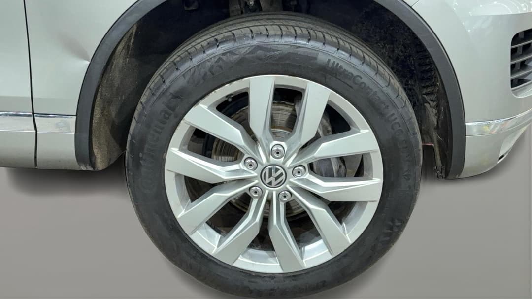 2015 Volkswagen Touareg V6 Tdi, Automatic, 132270 km, Right Front Wheel