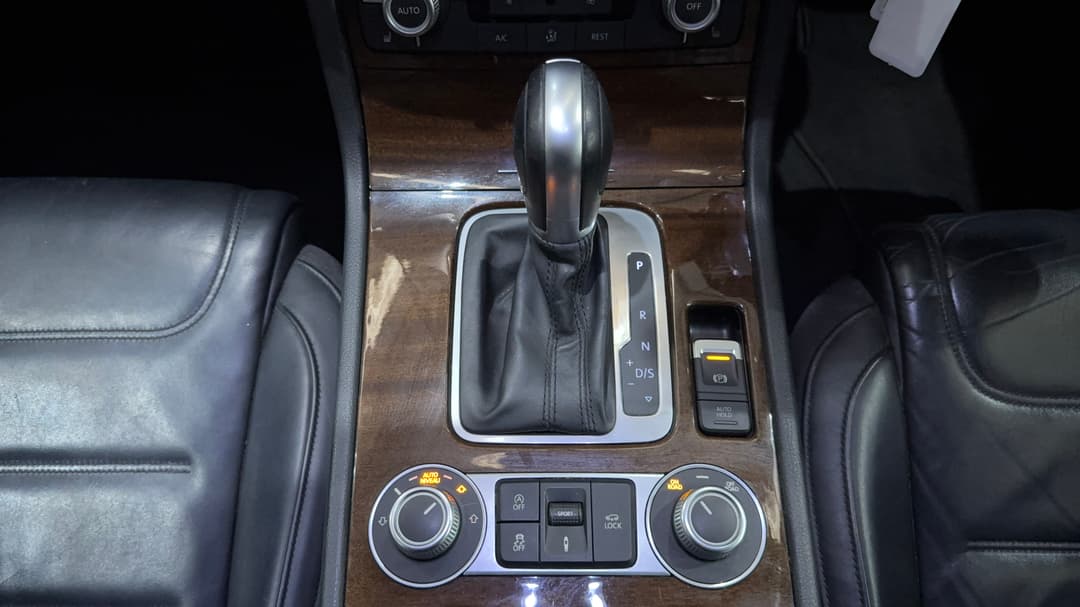 2015 Volkswagen Touareg V6 Tdi, Automatic, 132270 km, Gear Lever 