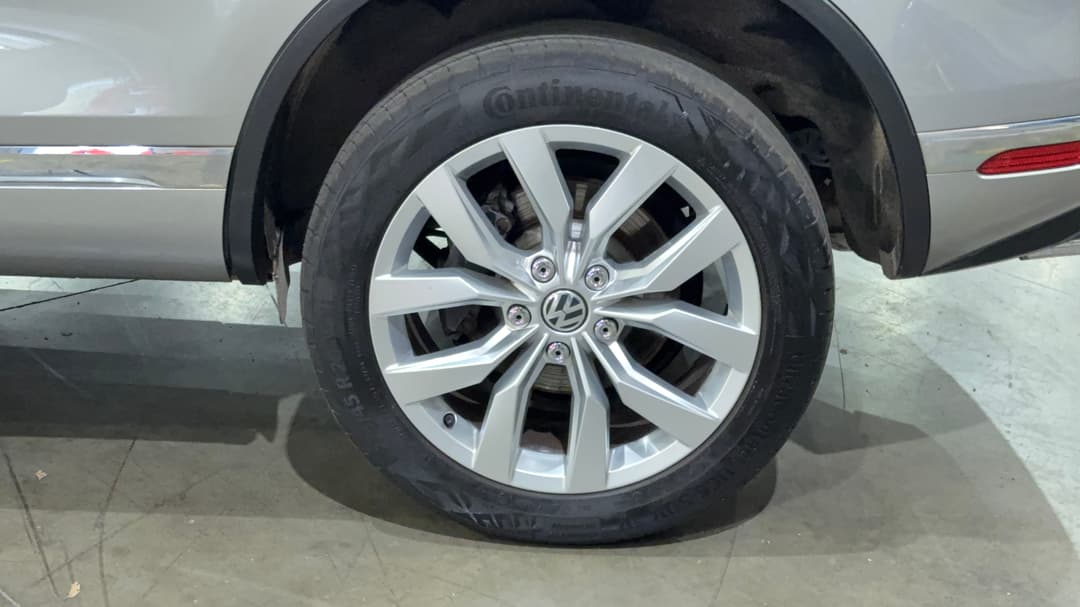 2015 Volkswagen Touareg V6 Tdi, Automatic, 132270 km, Left Rear Wheel