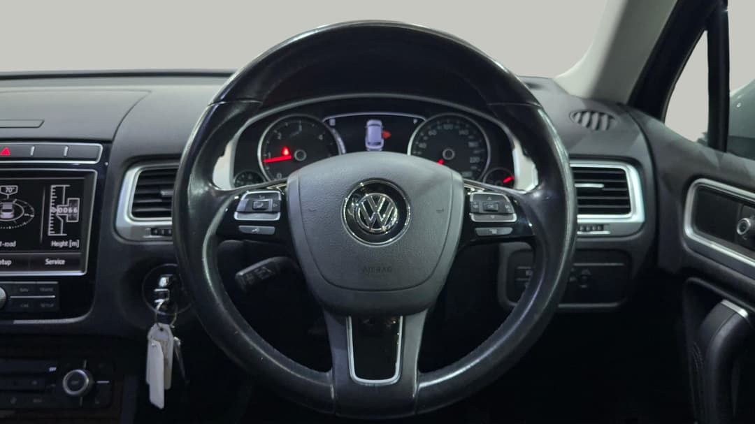 2015 Volkswagen Touareg V6 Tdi, Automatic, 132270 km, Steering Wheel Close-up