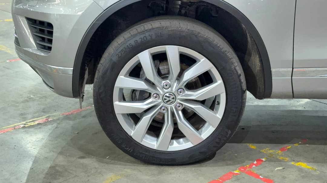2015 Volkswagen Touareg V6 Tdi, Automatic, 132270 km, Left Front Wheel