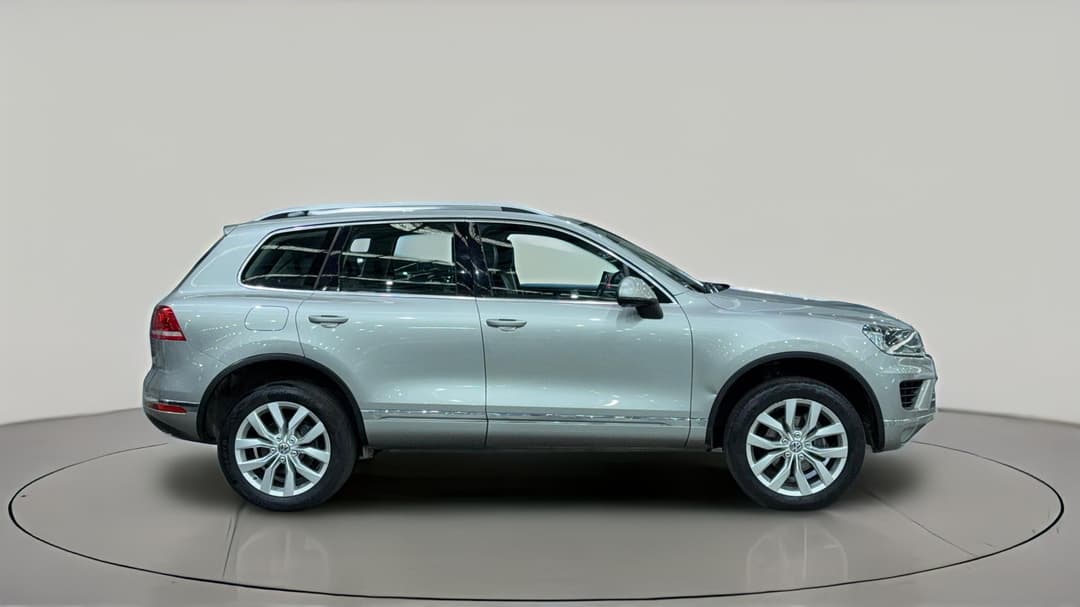 2015 Volkswagen Touareg V6 Tdi, Automatic, 132270 km, Right Side View