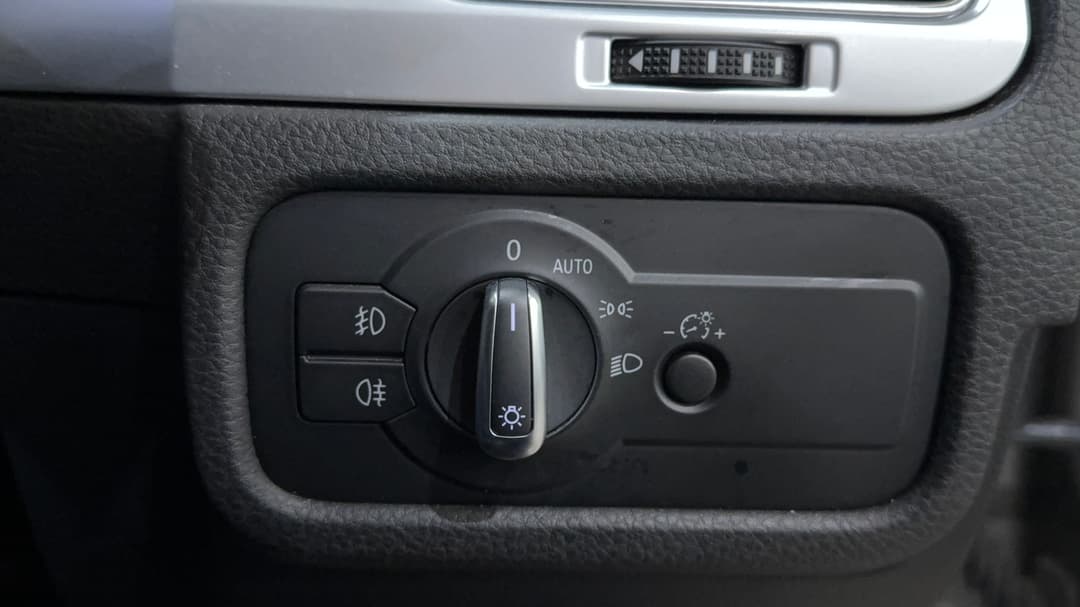 2015 Volkswagen Touareg V6 Tdi, Automatic, 132270 km, Utility Switches/Buttons
