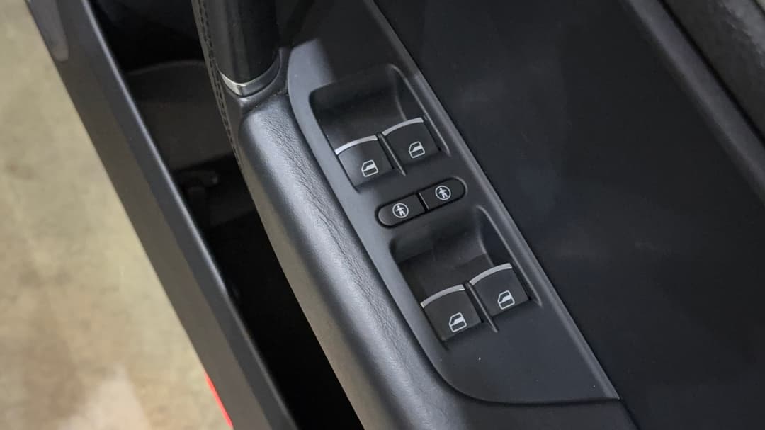 2015 Volkswagen Touareg V6 Tdi, Automatic, 132270 km, Drivers Side Door Panel Controls