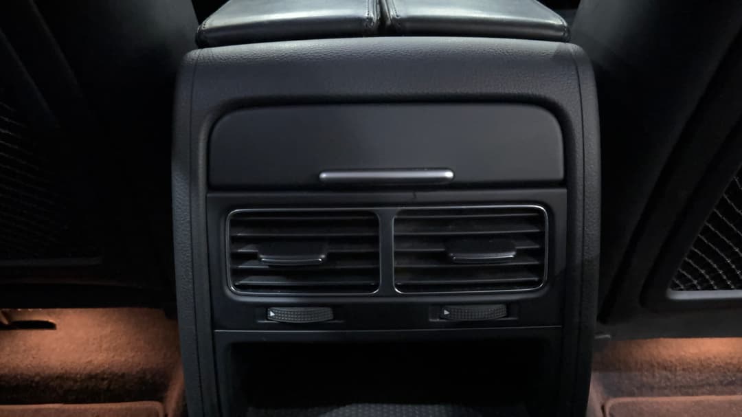 2015 Volkswagen Touareg V6 Tdi, Automatic, 132270 km, Rear A/C Vent