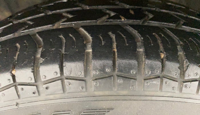 2010 Maruti Swift Dzire VXI, Petrol, Manual, 34,821 km, Left Front Tyre Tread