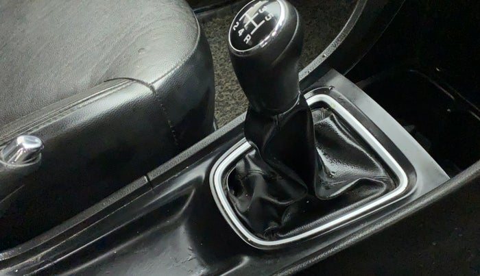 2016 Maruti Ciaz ZXI+ RS, Petrol, Manual, 50,234 km, Gear lever - Boot cover slightly torn