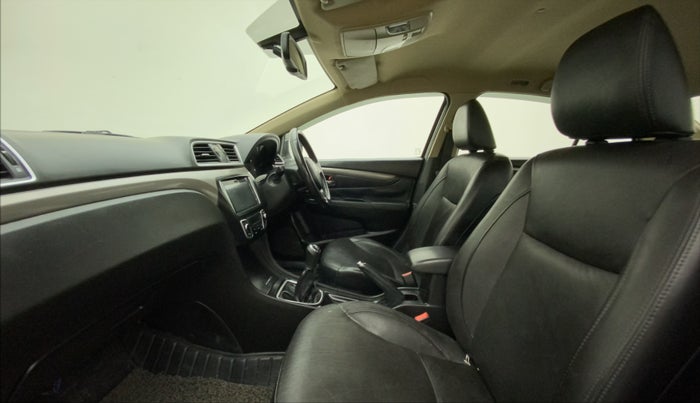 2016 Maruti Ciaz ZXI+ RS, Petrol, Manual, 50,234 km, Right Side Front Door Cabin