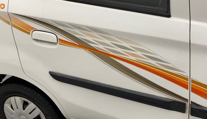2016 Maruti Alto 800 LXI, Petrol, Manual, 35,187 km, Right rear door - Graphic sticker