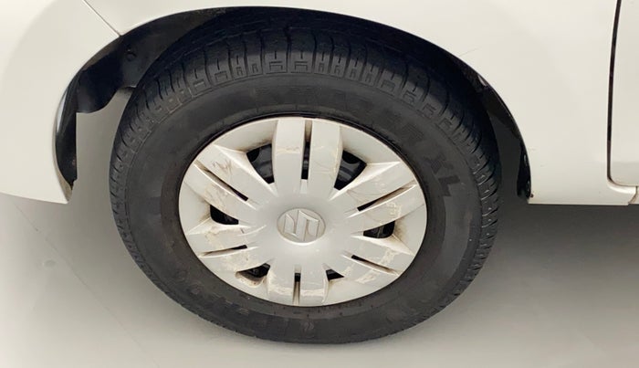 2016 Maruti Alto 800 LXI, Petrol, Manual, 35,187 km, Left front tyre - Minor crack