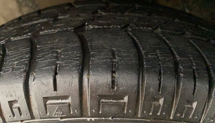 2016 Maruti Alto 800 LXI, Petrol, Manual, 35,187 km, Left Front Tyre Tread