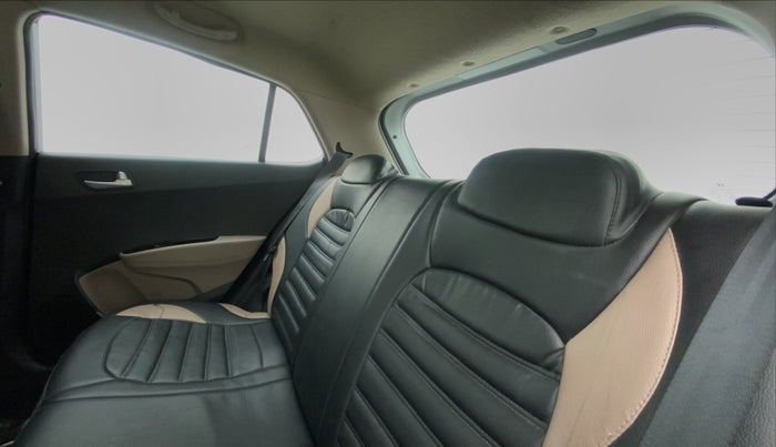 2016 Hyundai Grand i10 SPORTZ 1.2 VTVT SPECIAL EDITION, Petrol, Manual, 52,513 km, Right Side Rear Door Cabin