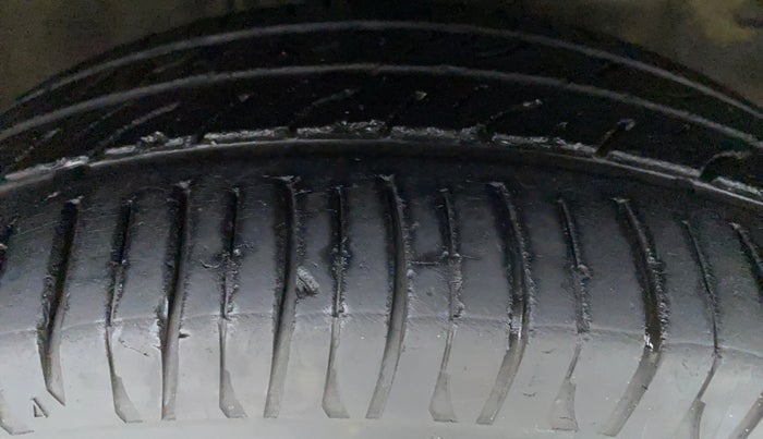 2011 Toyota Etios G, Petrol, Manual, 1,07,845 km, Left Front Tyre Tread