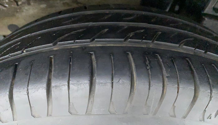 2011 Toyota Etios G, Petrol, Manual, 1,07,845 km, Right Rear Tyre Tread