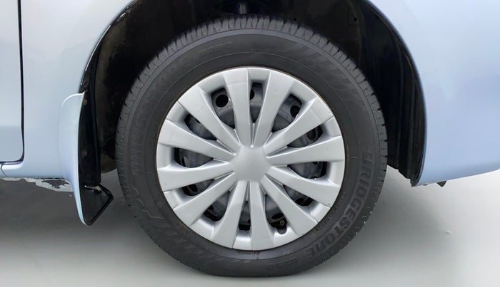 2011 Toyota Etios G, Petrol, Manual, 1,07,845 km, Right Front Wheel