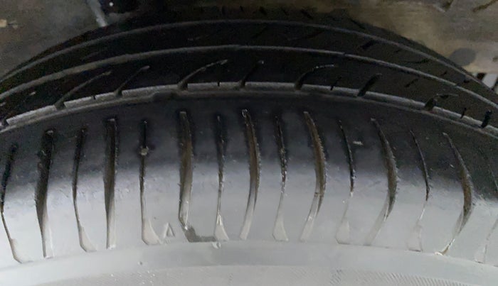 2011 Toyota Etios G, Petrol, Manual, 1,07,845 km, Left Rear Tyre Tread