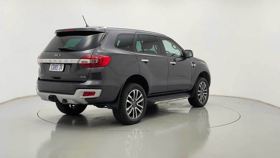 Right Back Diagonal (45- Degree) View