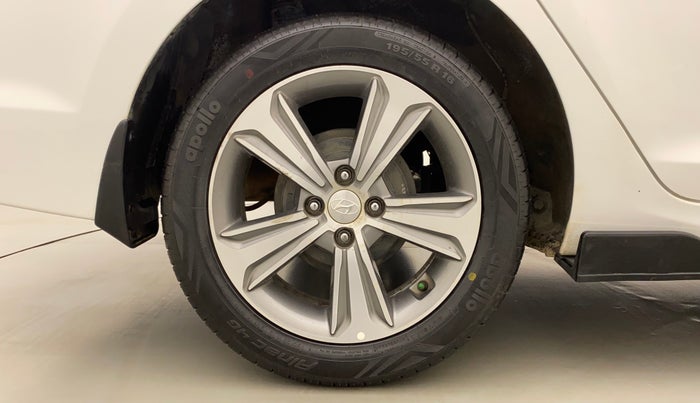 2018 Hyundai Verna 1.6 VTVT SX (O) AT, Petrol, Automatic, 39,147 km, Right Rear Wheel