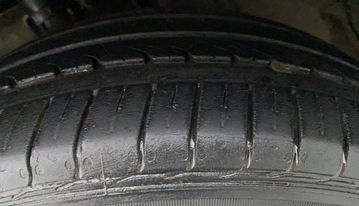 2018 Maruti Ciaz 1.5 SIGMA SHVS, Petrol, Manual, 14,801 km, Left Front Tyre Tread