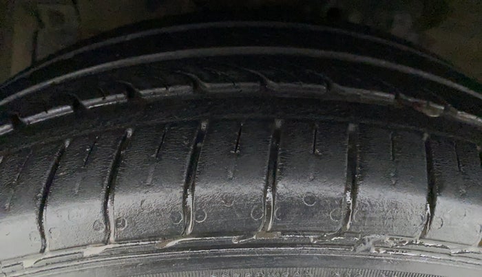 2018 Maruti Ciaz 1.5 SIGMA SHVS, Petrol, Manual, 14,801 km, Right Front Tyre Tread