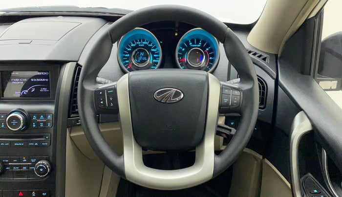 2015 Mahindra XUV500 W6, Diesel, Manual, 59,139 km, Steering Wheel Close Up