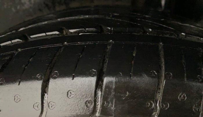 2015 Maruti Ciaz ZXI AT, Petrol, Automatic, 80,161 km, Left Rear Tyre Tread