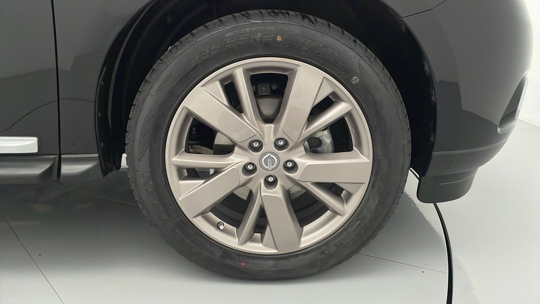 2013 Nissan Pathfinder Ti (4x4), Automatic, 107395 km, Right Front Wheel