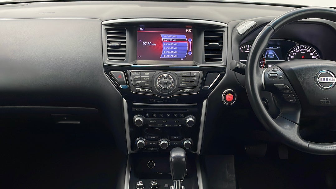 2013 Nissan Pathfinder Ti (4x4), Automatic, 107395 km, Center Console