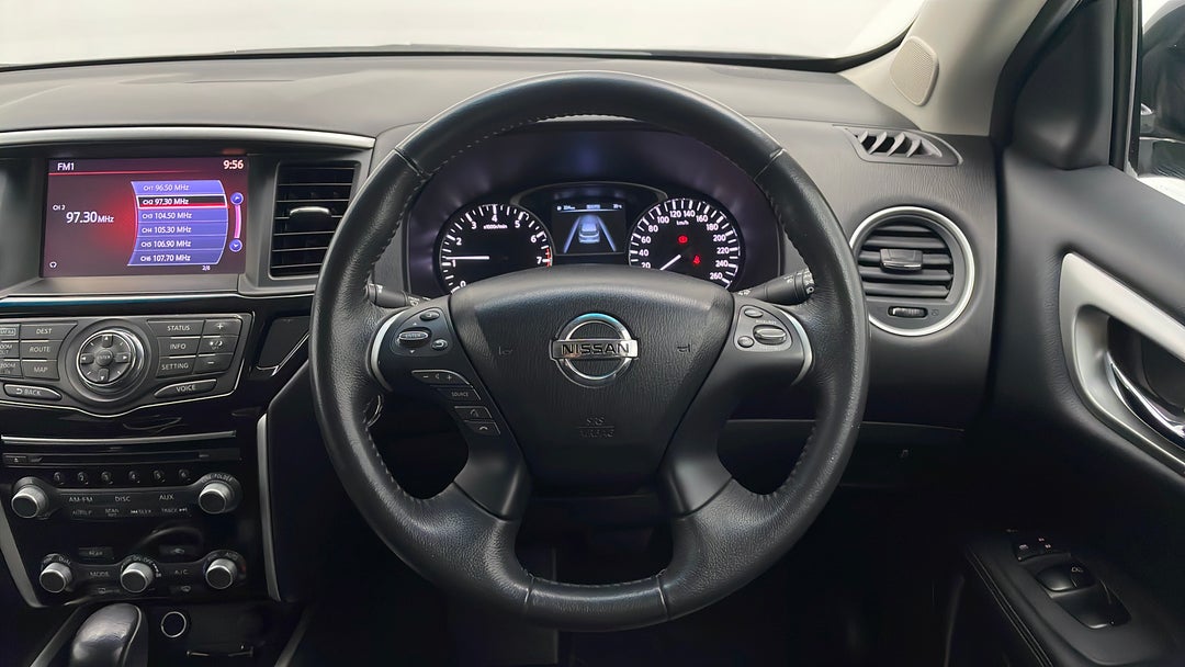 2013 Nissan Pathfinder Ti (4x4), Automatic, 107395 km, Steering Wheel Close-up