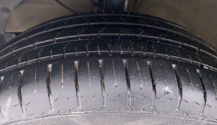 2016 Maruti Baleno ZETA 1.2 K12, Petrol, Manual, 42,651 km, Left Front Tyre Tread