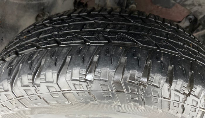 2016 Nissan Terrano XL P, Petrol, Manual, 87,010 km, Right Front Tyre Tread