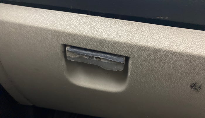 2019 Maruti Alto LXI, Petrol, Manual, 62,125 km, Dashboard - Glove Box cover damage