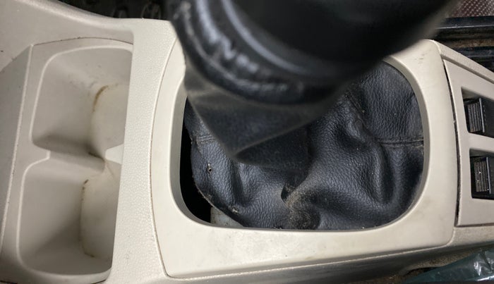 2019 Maruti Alto LXI, Petrol, Manual, 62,125 km, Gear lever - Boot cover slightly torn