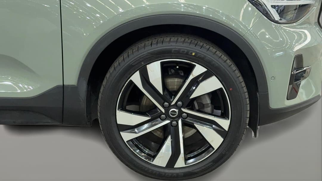 2022 Volvo Xc40 Ultimate B5 Dark Mhev, Automatic, 75396 km, Right Front Wheel