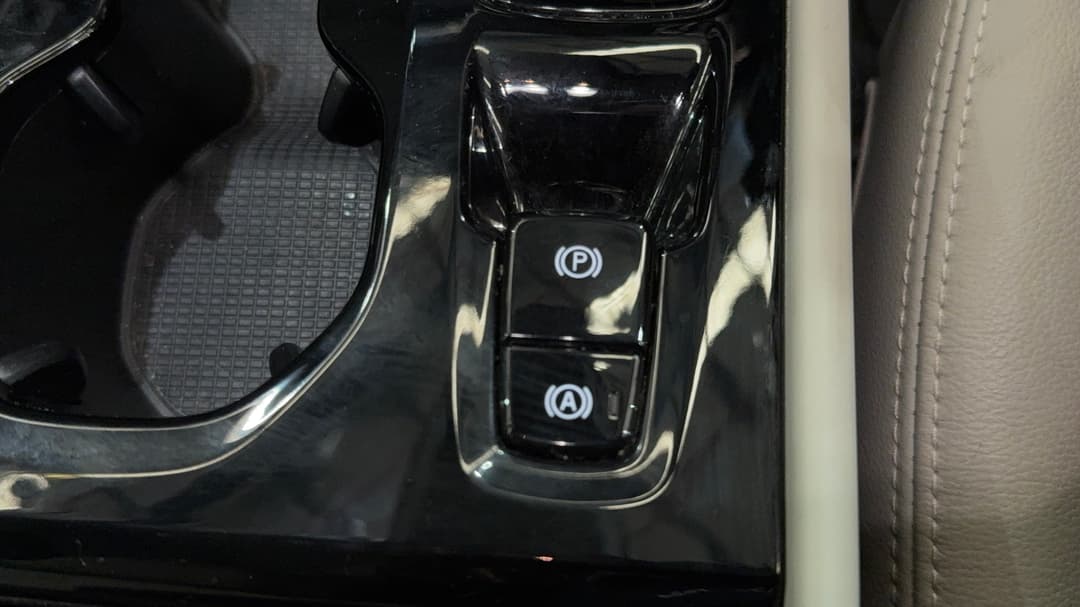 2022 Volvo Xc40 Ultimate B5 Dark Mhev, Automatic, 75396 km, Handbrake