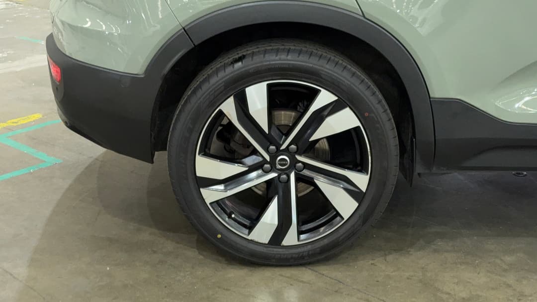 2022 Volvo Xc40 Ultimate B5 Dark Mhev, Automatic, 75396 km, Right Rear Wheel