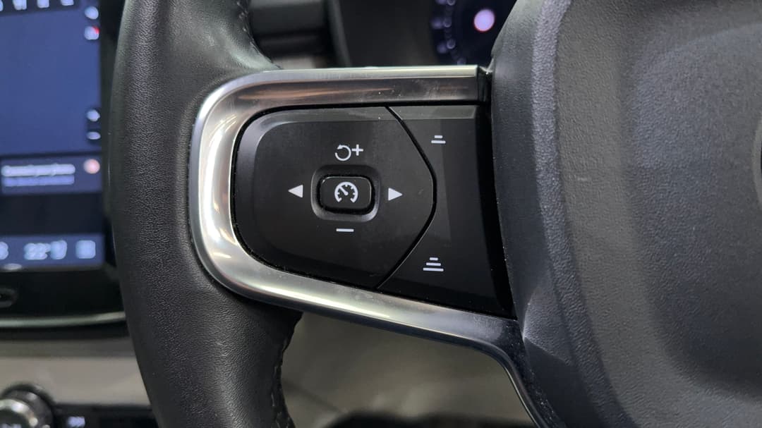 2022 Volvo Xc40 Ultimate B5 Dark Mhev, Automatic, 75396 km, Cruise Control