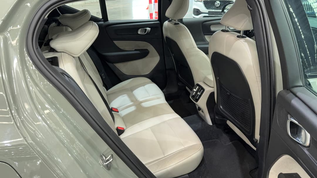 2022 Volvo Xc40 Ultimate B5 Dark Mhev, Automatic, 75396 km, Right Side Rear Door Cabin View