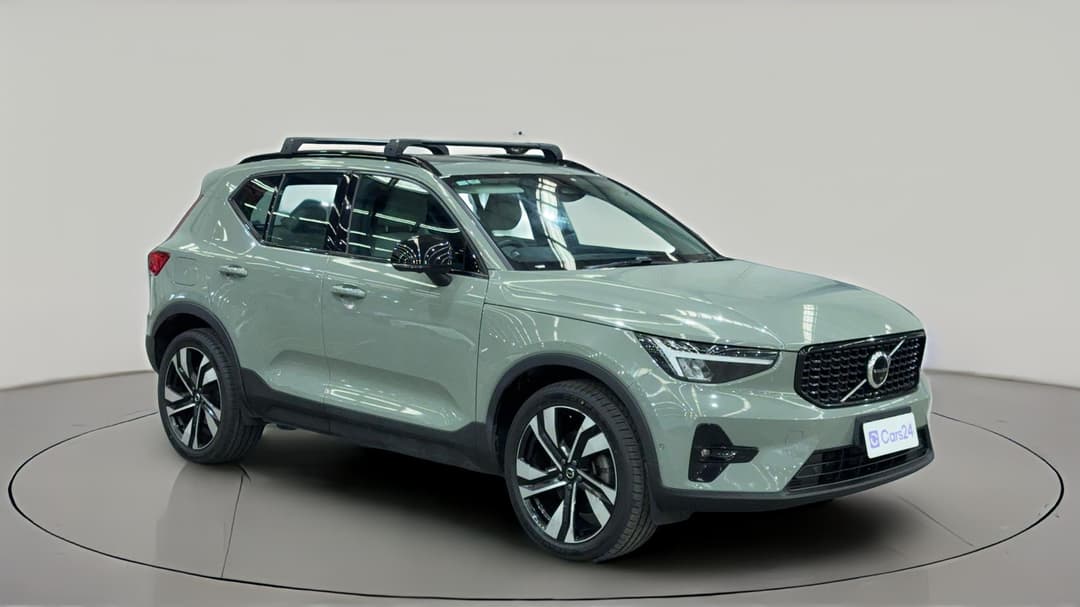 2022 Volvo Xc40 Ultimate B5 Dark Mhev, Automatic, 75396 km, Right Front Diagonal (45- Degree) View
