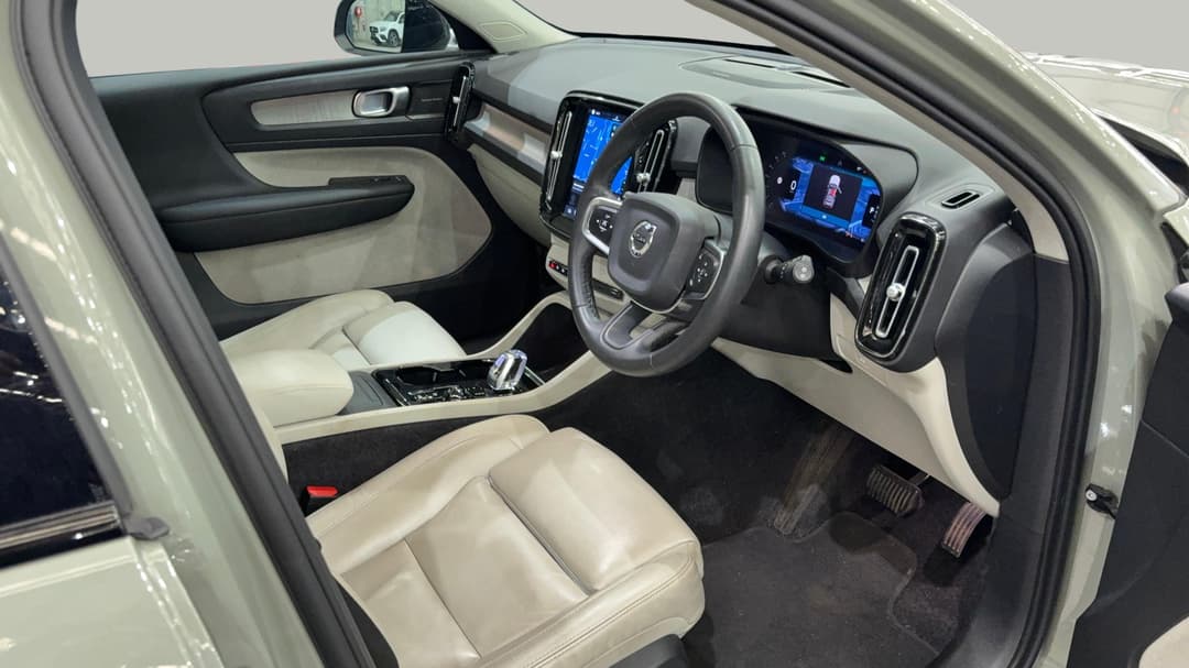 2022 Volvo Xc40 Ultimate B5 Dark Mhev, Automatic, 75396 km, Right Side Front Door Cabin View